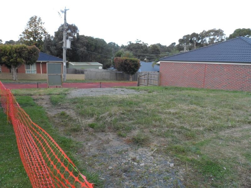 4 Loupie Street, Mooroolbark VIC 3138