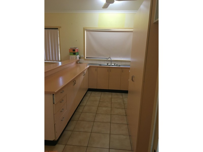 4 De Julia, Katherine NT 0850