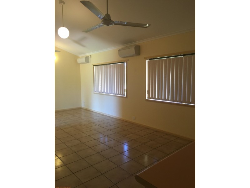 4 De Julia, Katherine NT 0850