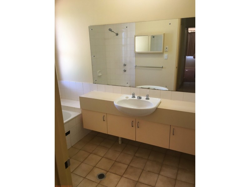 4 De Julia, Katherine NT 0850