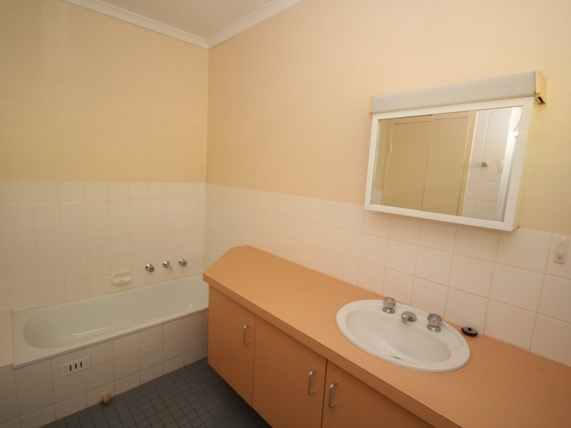16 Finniss Pl, Katherine NT 0850