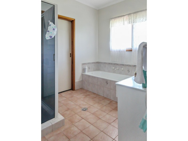 11 Raymond Place, Katherine NT 0850