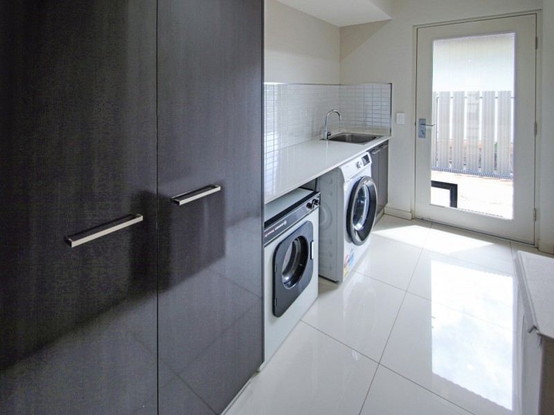 Unit 1 & 2/79 Casuarina Street, Katherine NT 0850