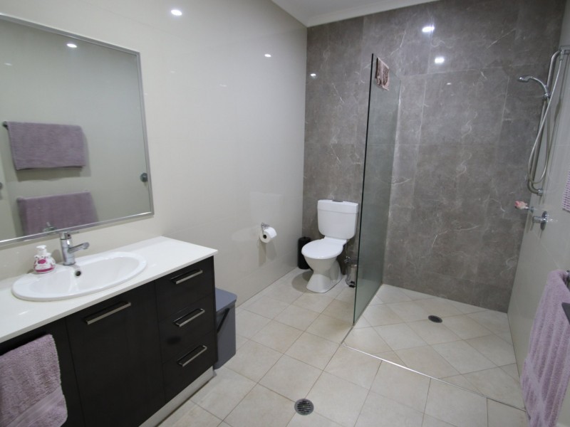 Unit 1 & 2/79 Casuarina Street, Katherine NT 0850