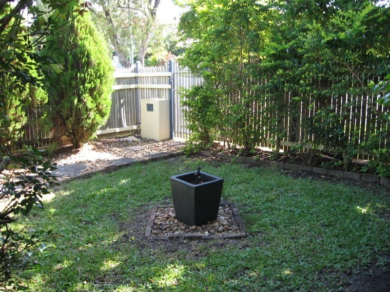 102 Ridgeway, Southport QLD 4215