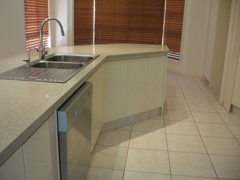 3 Cherry Hill Crescent, Parkwood QLD 4214