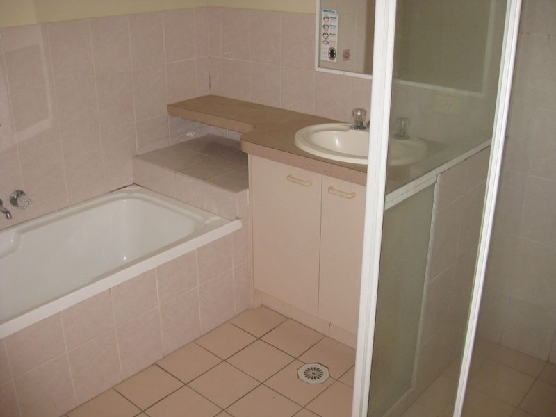 1/33 Government Road, Labrador QLD 4215