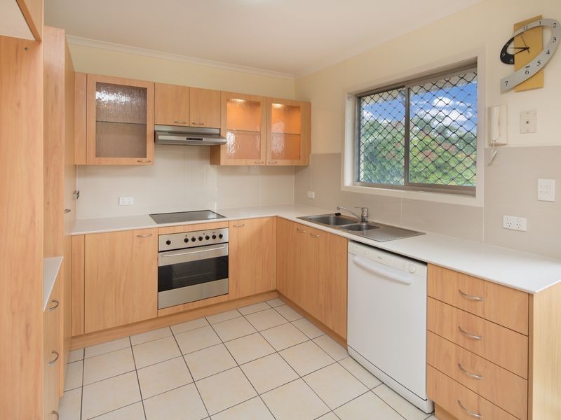 9 Joan Street, Southport QLD 4215