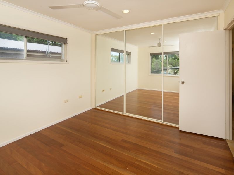 9 Joan Street, Southport QLD 4215