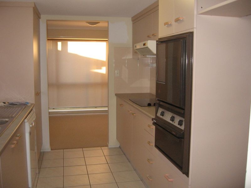 2/9 Teal Avenue, Paradise Point QLD 4216