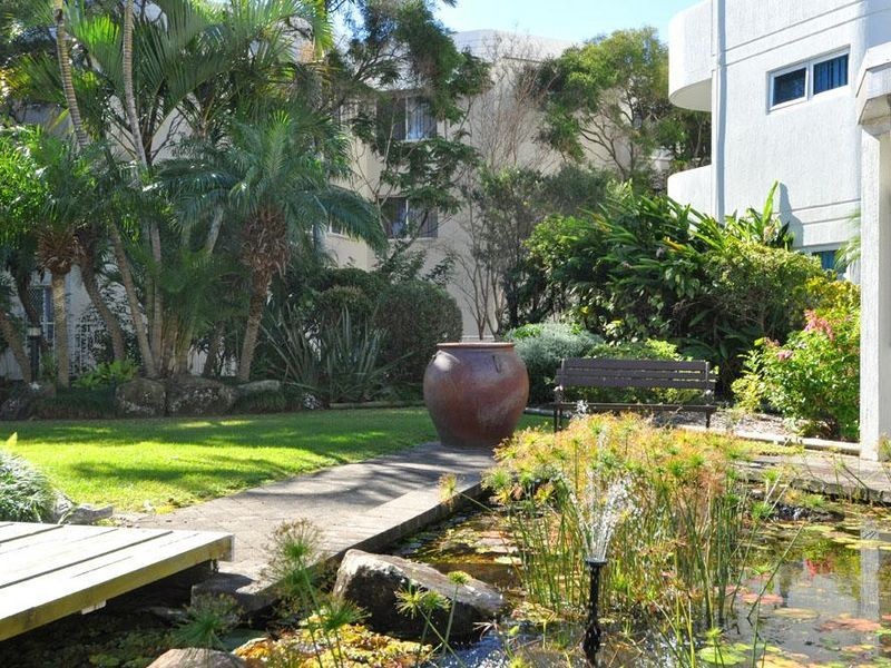 2/204 Marine Parade, Labrador QLD 4215