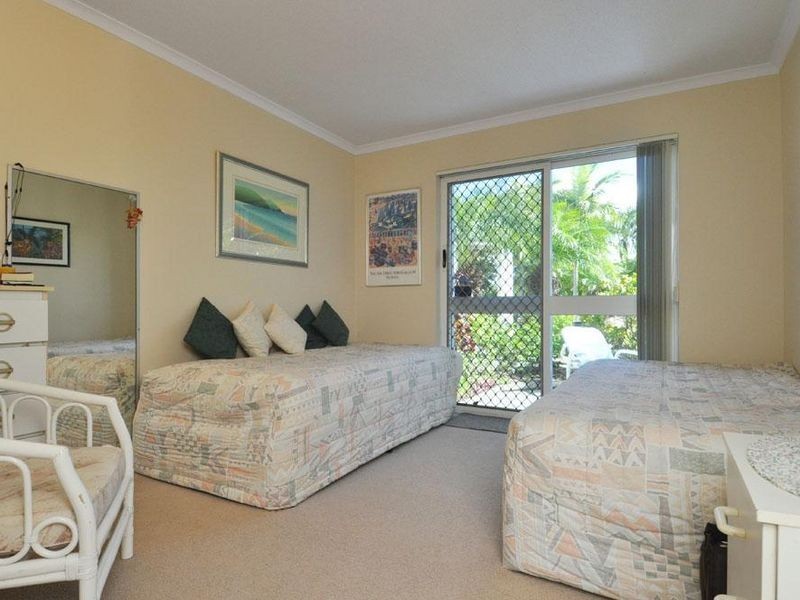 2/204 Marine Parade, Labrador QLD 4215