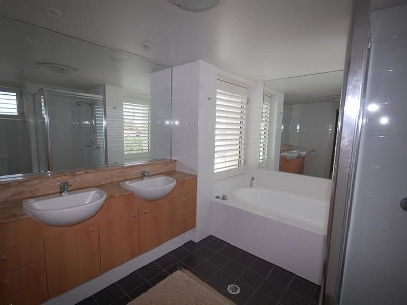 11/326 Marine Parade, Labrador QLD 4215