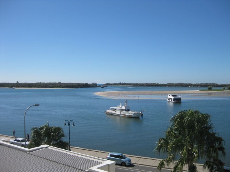 11/326 Marine Parade, Labrador QLD 4215