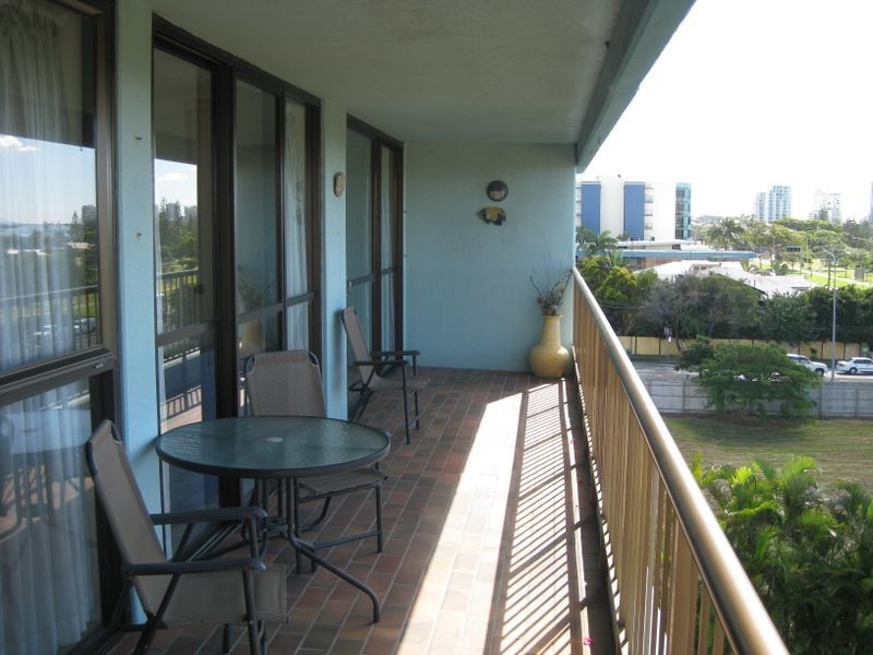 13/114 Marine Parade, Southport QLD 4215