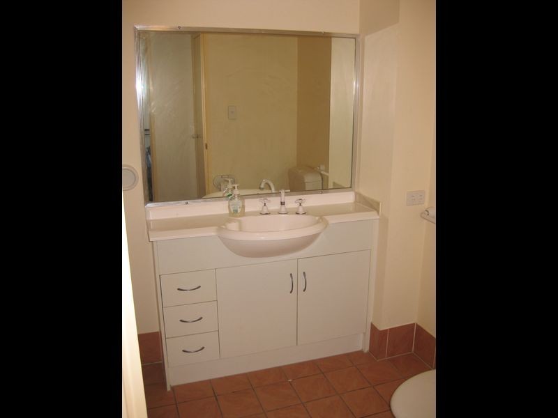 1/72 Imperial Parade, Labrador QLD 4215