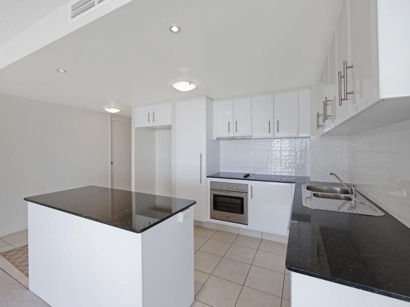 5/242 Marine Parade, Labrador QLD 4215