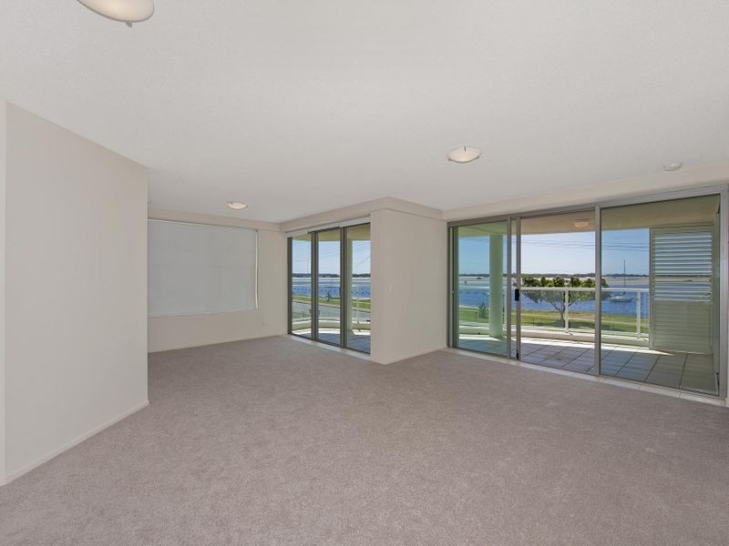 5/242 Marine Parade, Labrador QLD 4215