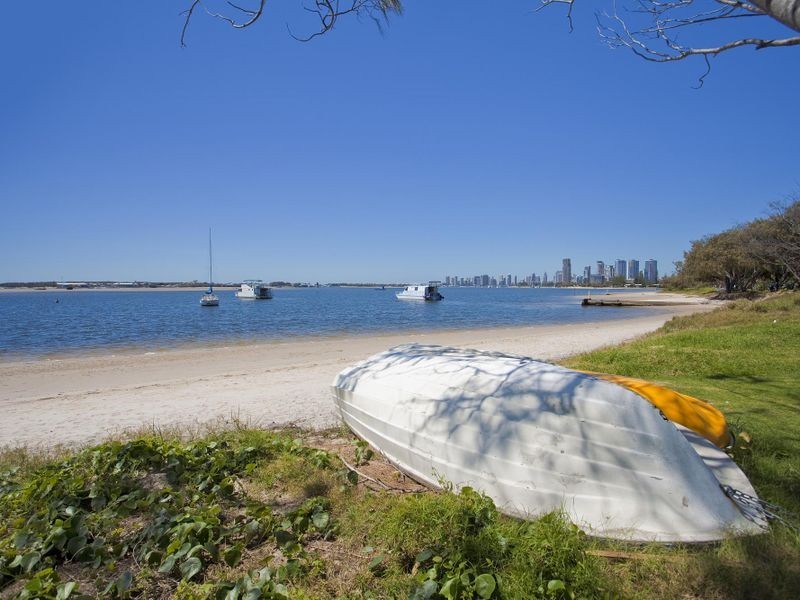 5/242 Marine Parade, Labrador QLD 4215