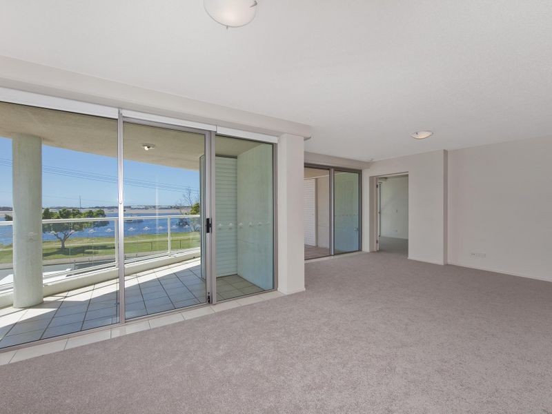 5/242 Marine Parade, Labrador QLD 4215