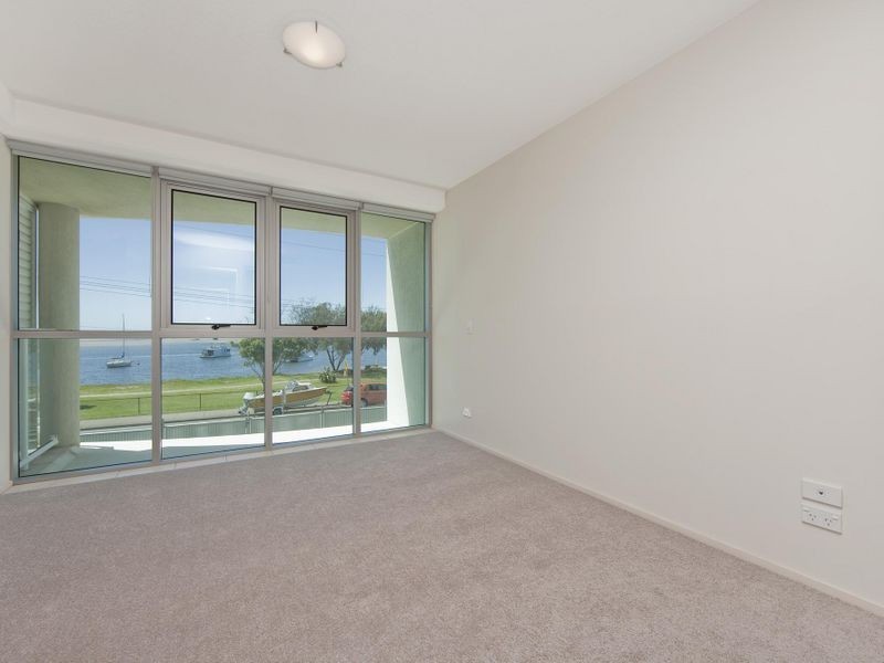 5/242 Marine Parade, Labrador QLD 4215