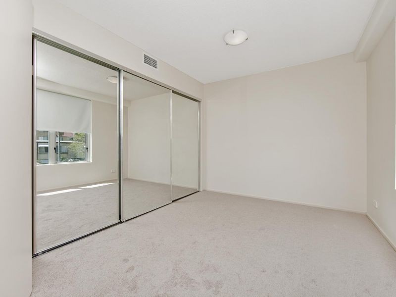 5/242 Marine Parade, Labrador QLD 4215