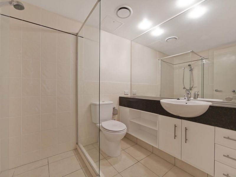 5/242 Marine Parade, Labrador QLD 4215