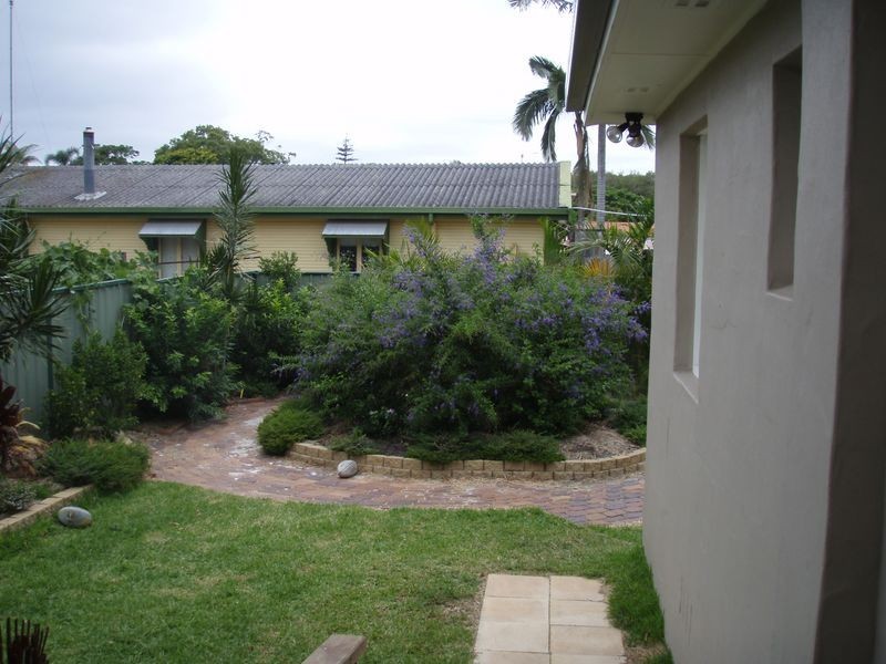 2 Mary Street, Labrador QLD 4215