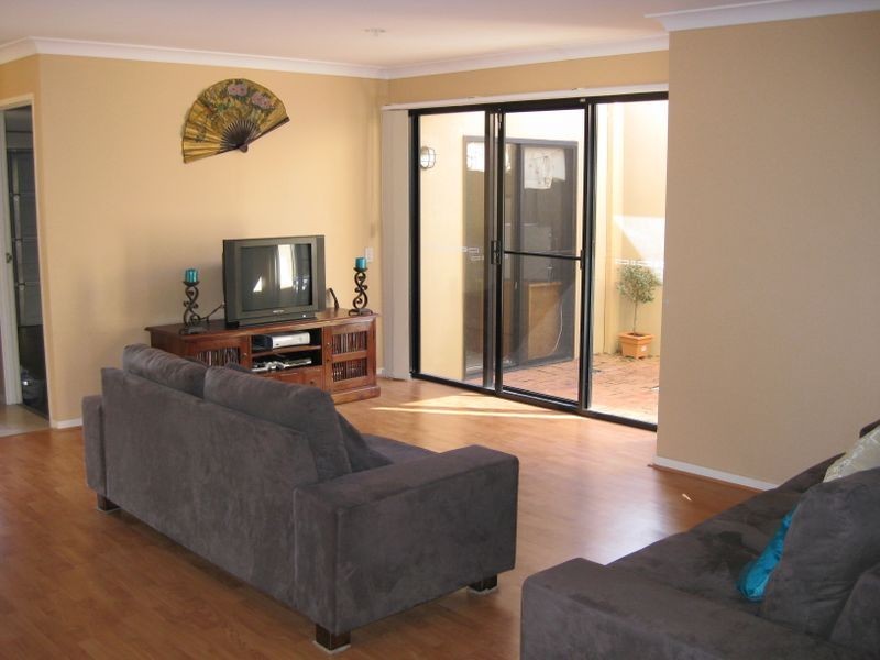 22/24 Amsonia Court, Arundel QLD 4214