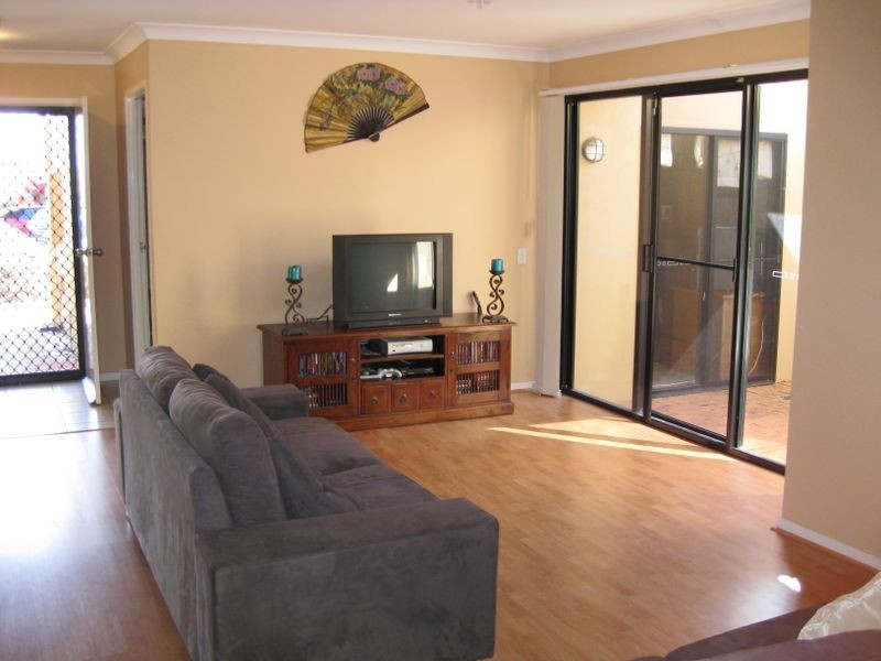 22/24 Amsonia Court, Arundel QLD 4214