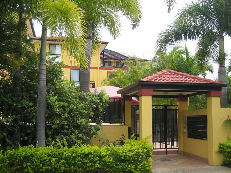 3/10 Bath Street, Labrador QLD 4215