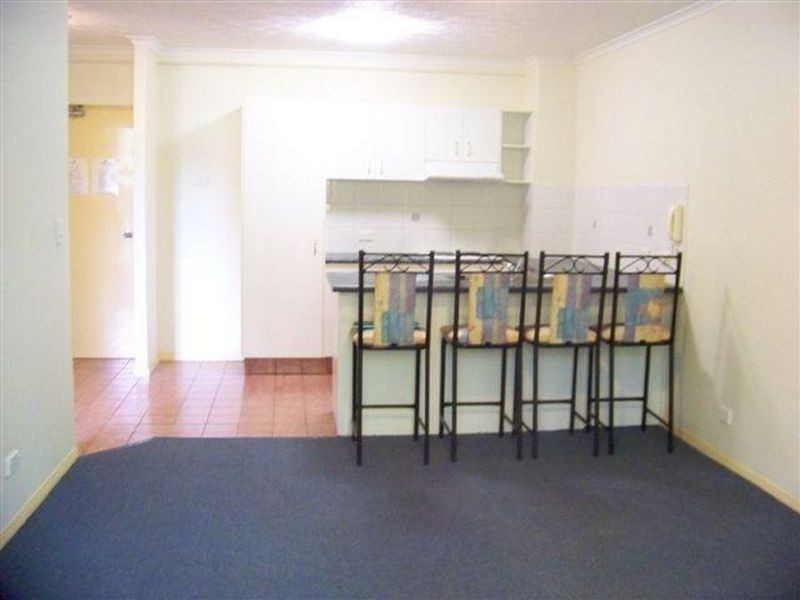 3/10 Bath Street, Labrador QLD 4215