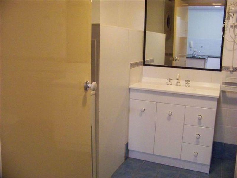 3/10 Bath Street, Labrador QLD 4215