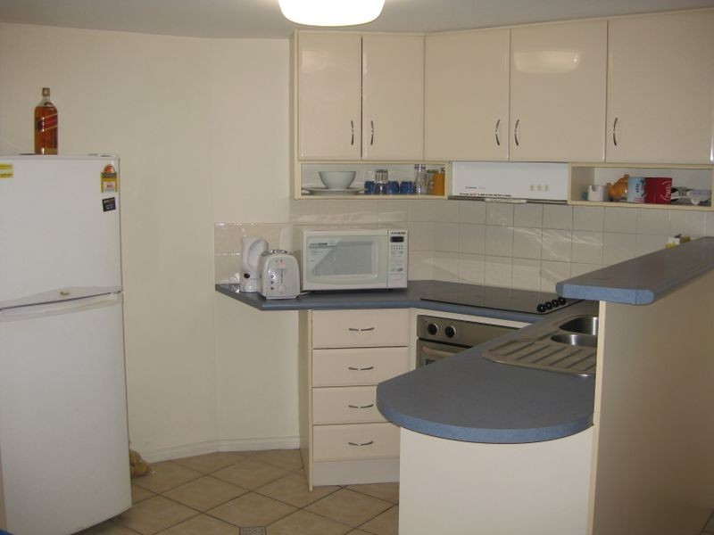 2/484 Marine Parade, Biggera Waters QLD 4216