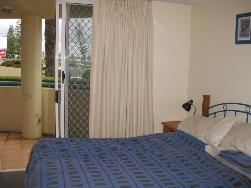 2/484 Marine Parade, Biggera Waters QLD 4216