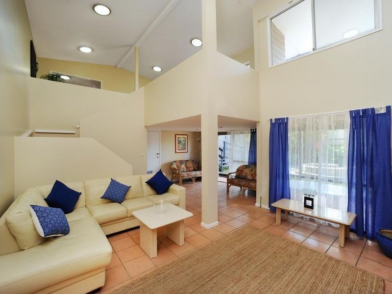 11 Palmer Drive, Labrador QLD 4215