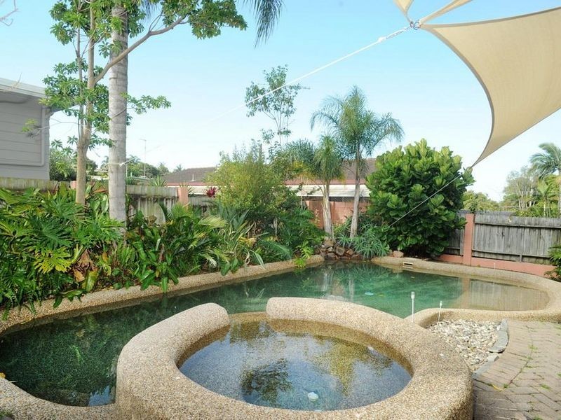 11 Palmer Drive, Labrador QLD 4215