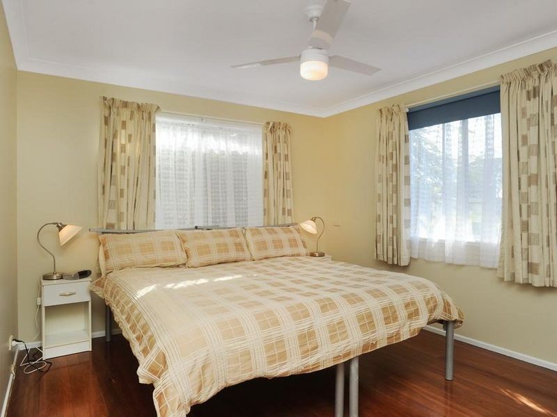 11 Palmer Drive, Labrador QLD 4215