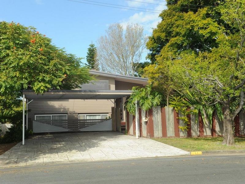 11 Palmer Drive, Labrador QLD 4215