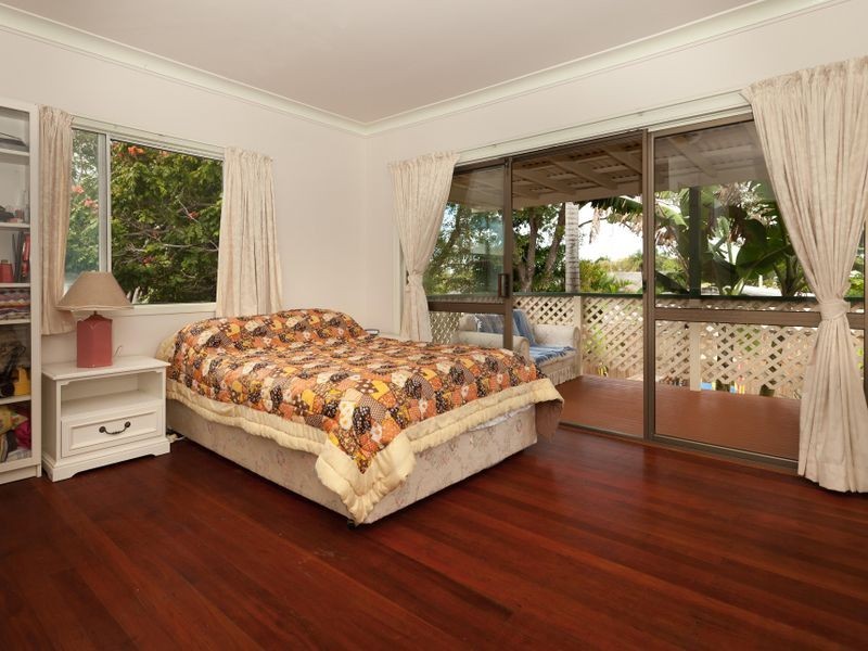 8 Heydon Avenue, Labrador QLD 4215