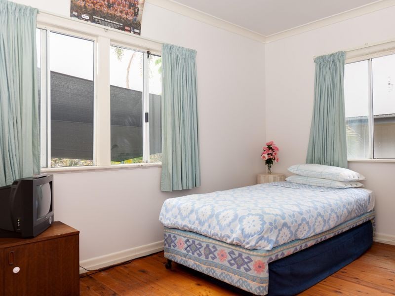 8 Heydon Avenue, Labrador QLD 4215