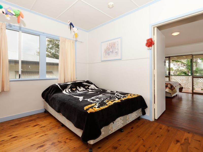 8 Heydon Avenue, Labrador QLD 4215