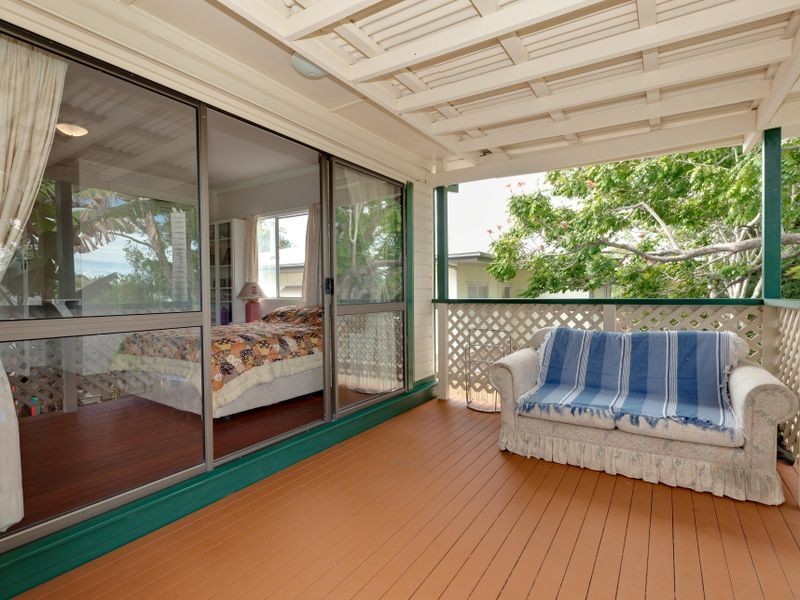 8 Heydon Avenue, Labrador QLD 4215