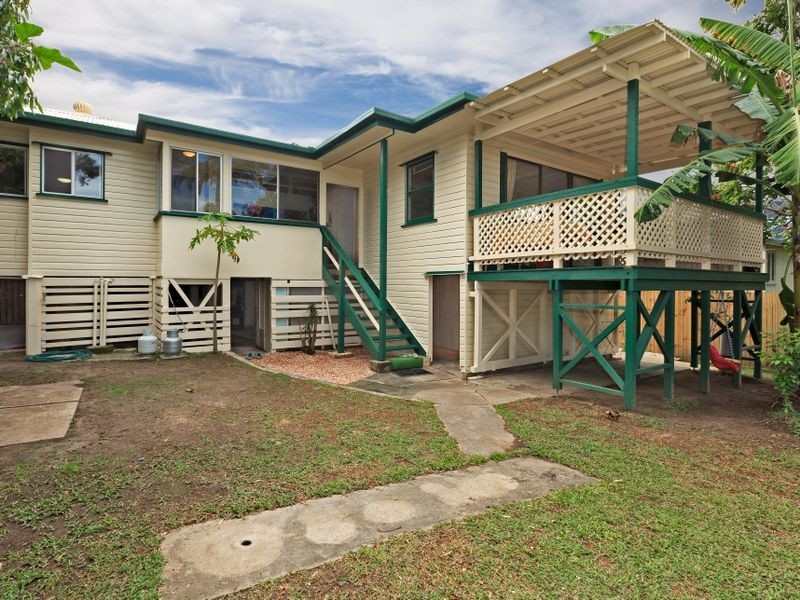 8 Heydon Avenue, Labrador QLD 4215