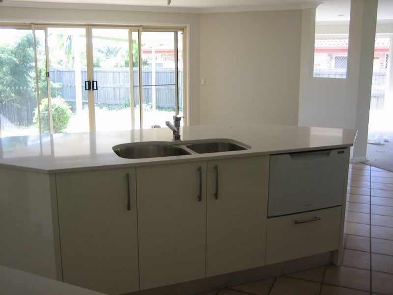 19 Oak Hill Crescent, Parkwood QLD 4214