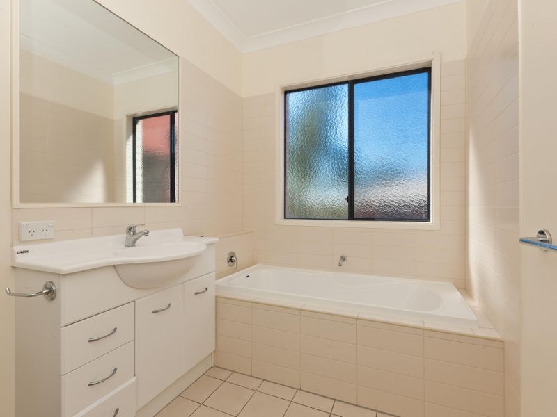 7/170 Whiting Street, Labrador QLD 4215
