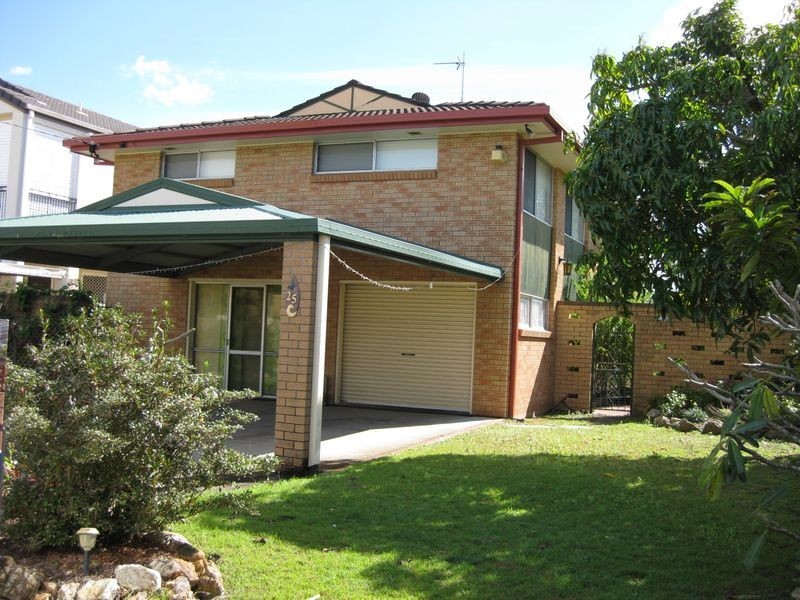 25 Vaggelas Crescent, Biggera Waters QLD 4216
