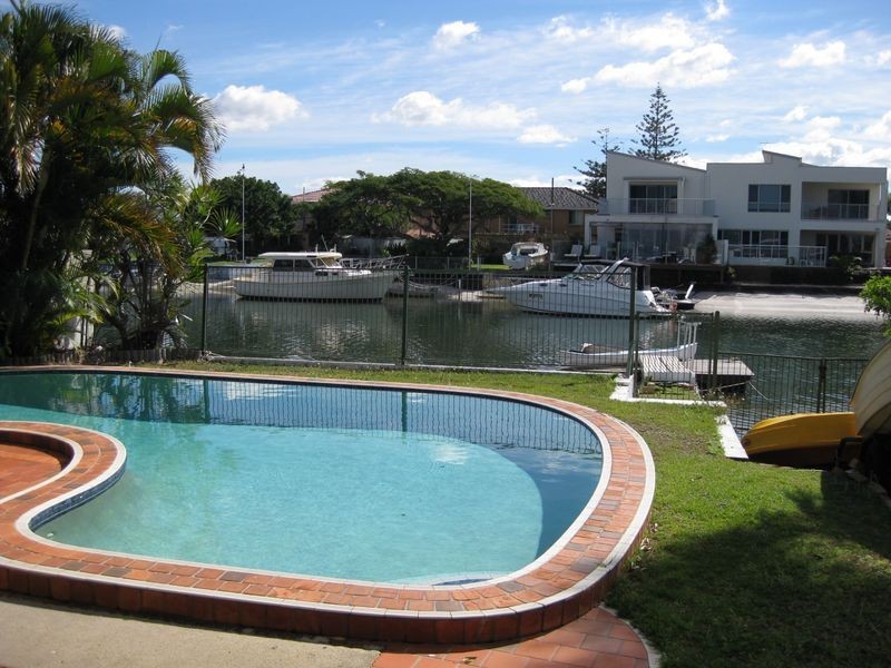 25 Vaggelas Crescent, Biggera Waters QLD 4216