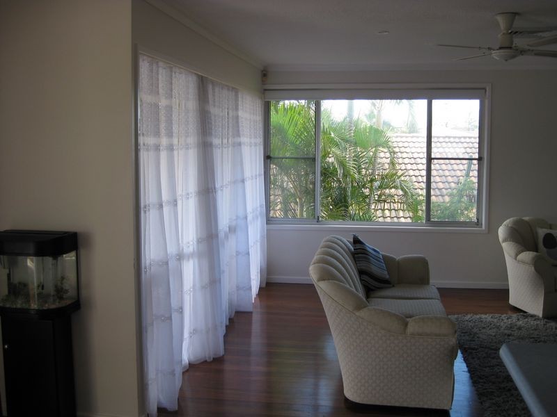 25 Vaggelas Crescent, Biggera Waters QLD 4216