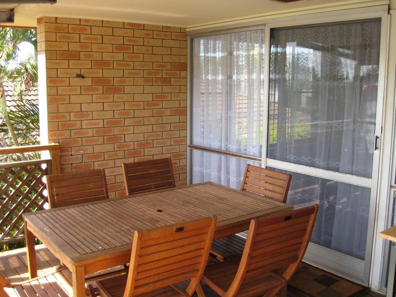 25 Vaggelas Crescent, Biggera Waters QLD 4216